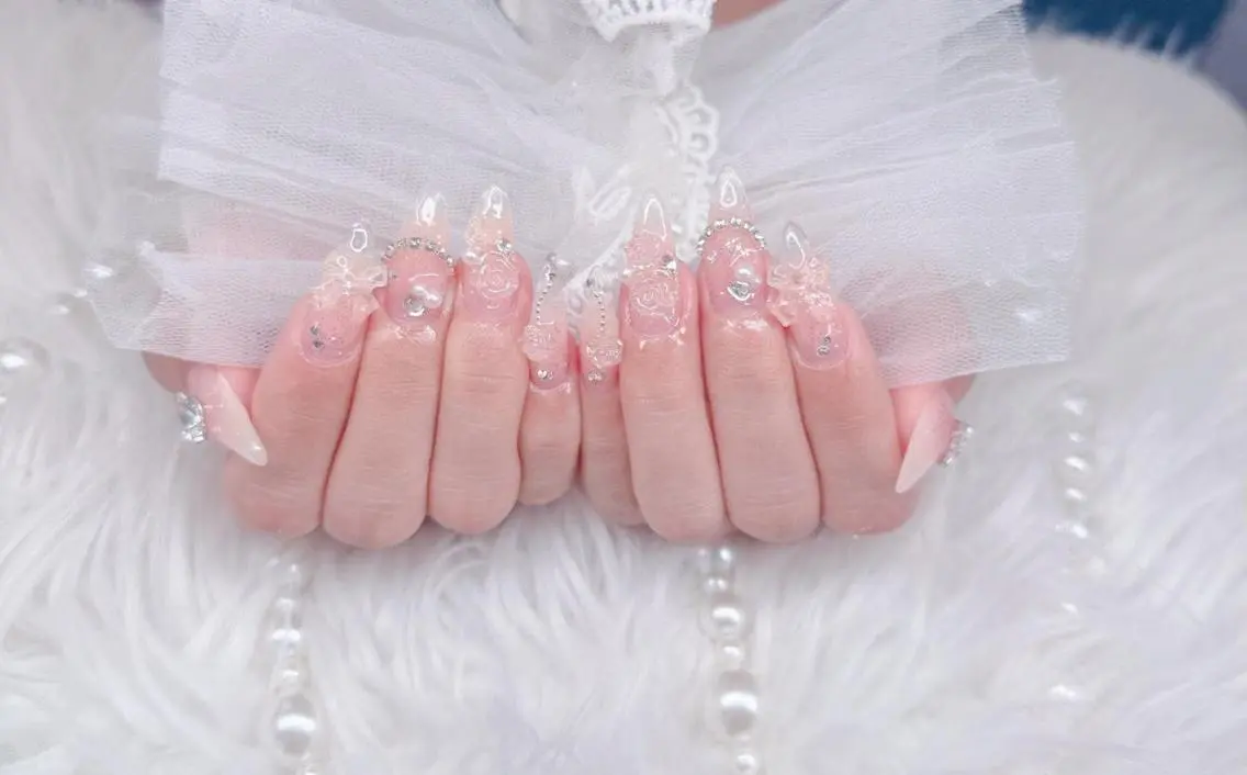 ネイル クリアネイル 韓国ネイル ロングネイル 持ち込み シルバー Melia Nail Nambaのネイルデザイン
