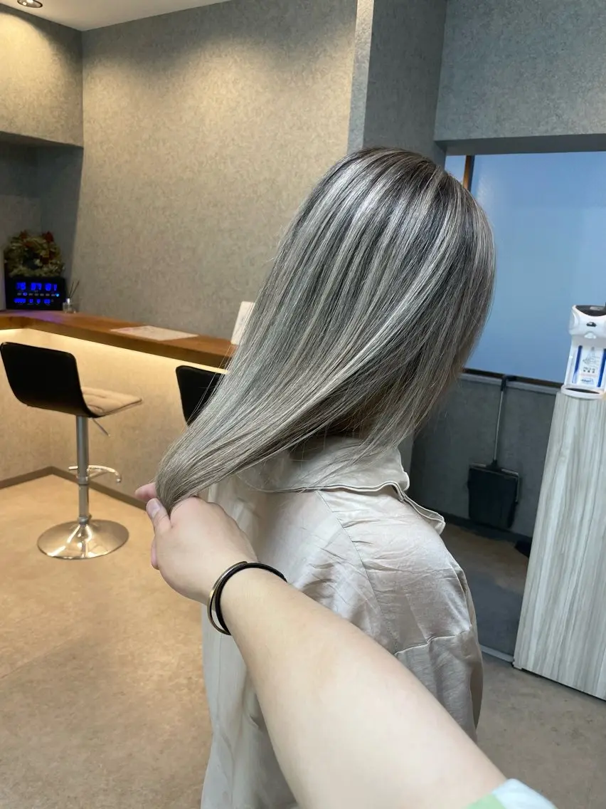 ミディアム レイヤーカット カット ヘアカラー 小嶋 司のヘアスタイル