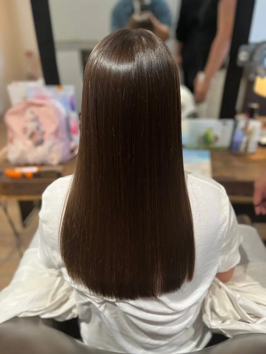 プラチナストレート+カットの写真