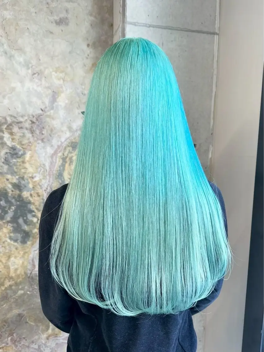 カラー ブルーカラー ヘアカラー ハイトーンカラー🪽 suzuhoのヘアスタイル