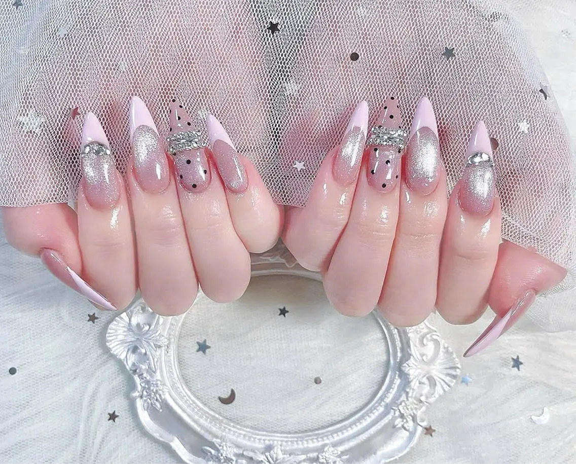 ネイル チークネイル ドット 長さ出し フットネイル フレンチネイル ハンドネイル Hana Nail Salonのネイルデザイン