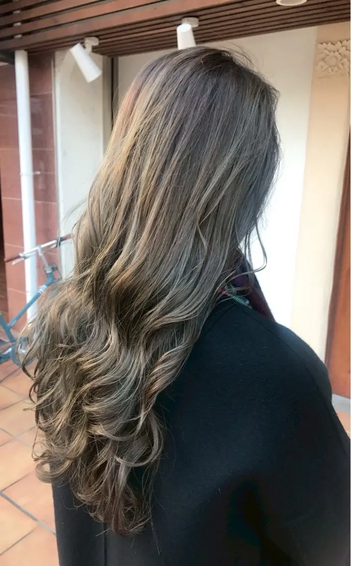 セミロング コバヤシ リョウガのヘアスタイル