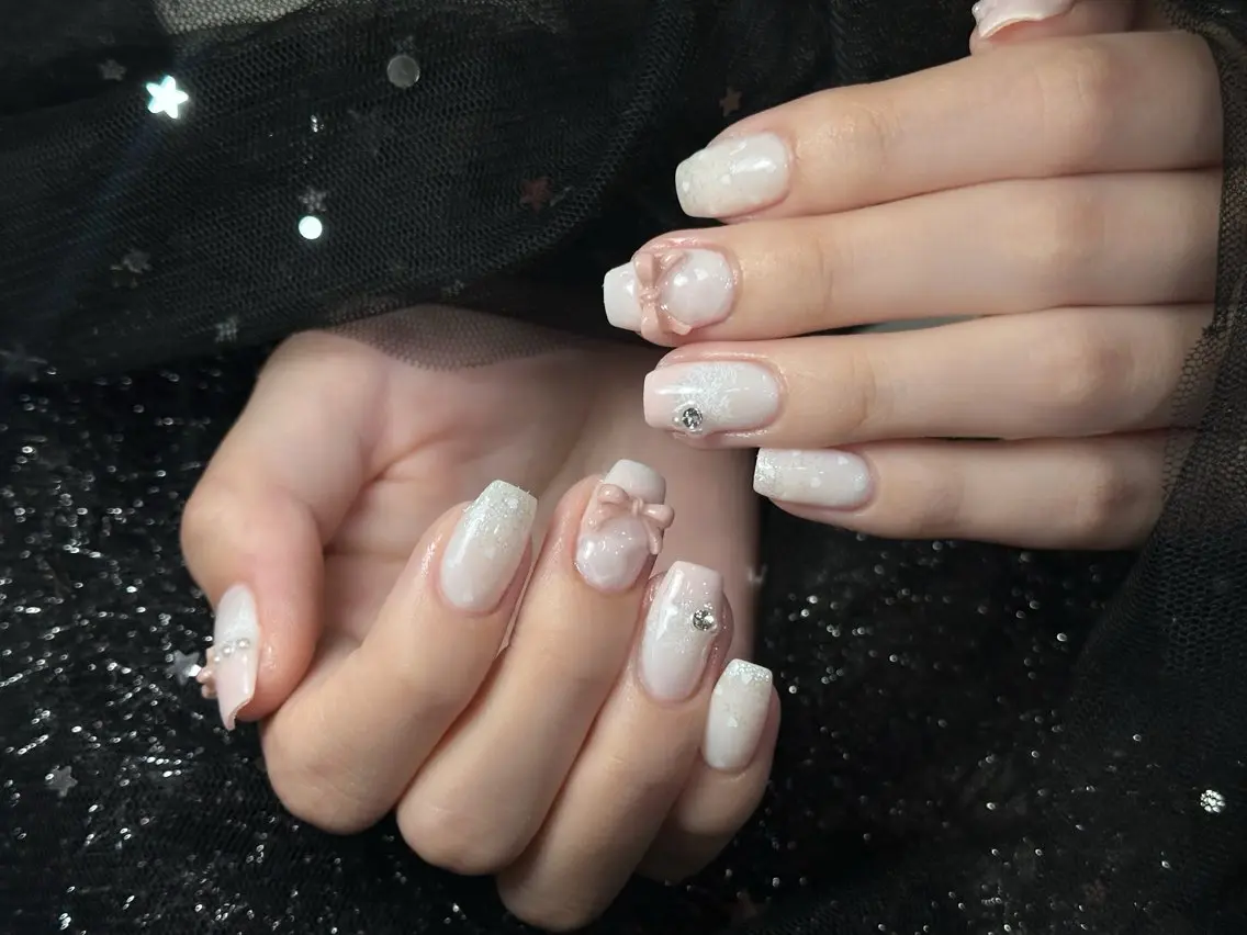 ネイル 成人式 フラッシュネイル フレンチネイル ジェルネイル グラデーション ハンドネイル Umiko🪆 Nailのネイルデザイン