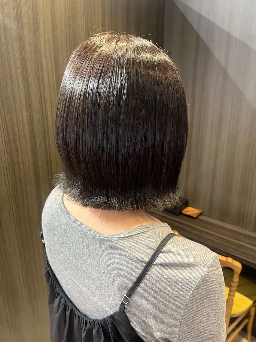 ミディアム カラー アッシュ アッシュグレー ボブ 鳥見 若菜のヘアスタイル