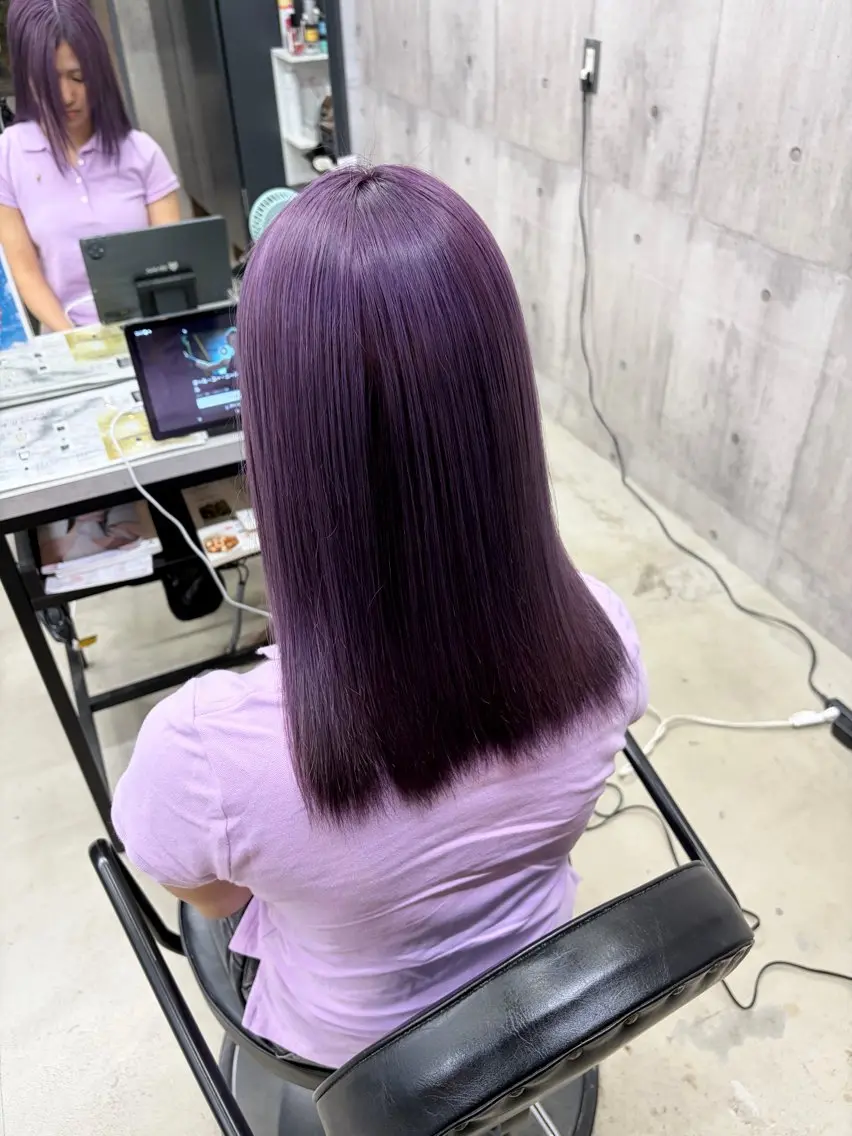 セミロング カラー 黒髪 ブリーチ パープルカラー 卒業式のヘアスタイル LUXBE LUCE ひなののヘアスタイル