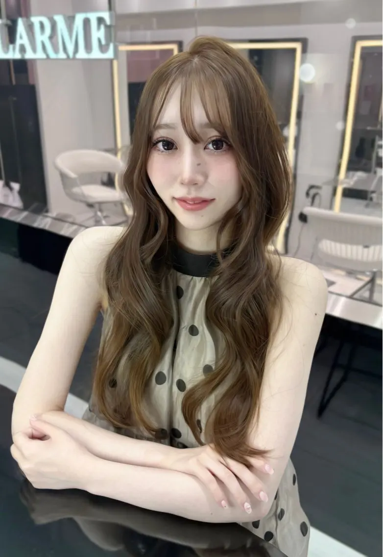 ロング カラー ベージュカラー ブリーチ ダブルカラー ミルクティーベージュ ブリーチなしカラー カット ヘアカラー トリートメント 新宿/韓国ヘア 中明度カラー/かやのヘアスタイル