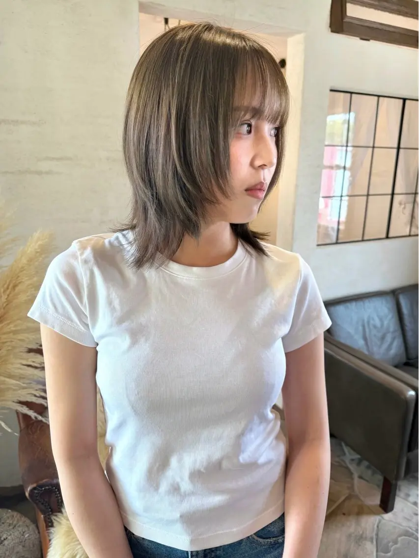 ミディアム ハッシュカット カット ヘアカラー トリートメント 吉井 凜音のヘアスタイル