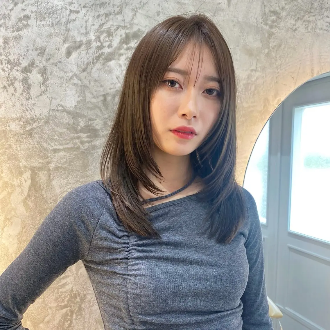 ミディアム カラー カット ヘアカラー トリートメント SHICENEケイ レイヤーカット🦋のヘアスタイル