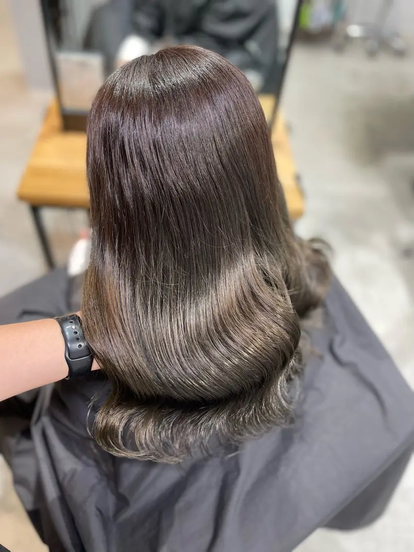 セミロング カラー ブラウンカラー ハイトーンカラー オリーブブラウン ヘアカラー 髪質改善/堀江 ケアカラーtoshiのヘアスタイル