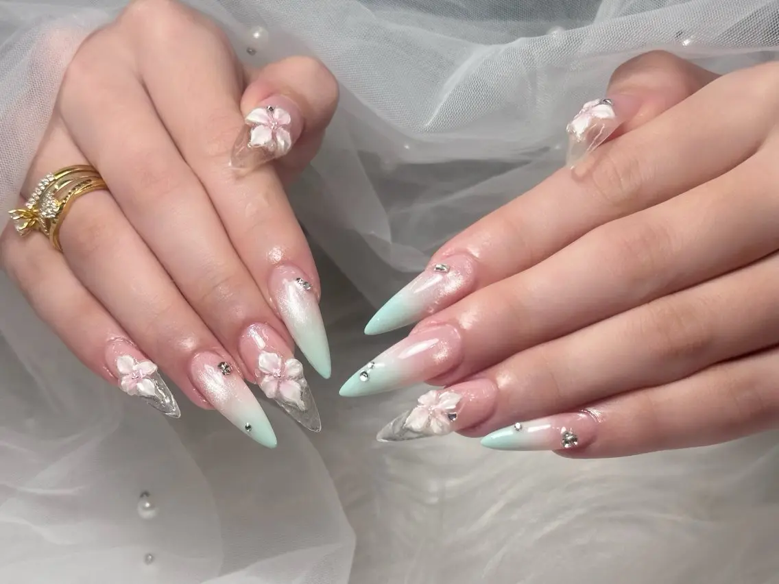 ネイル 成人式 フラッシュネイル フレンチネイル ジェルネイル グラデーション ハンドネイル Umiko🪆 Nailのネイルデザイン