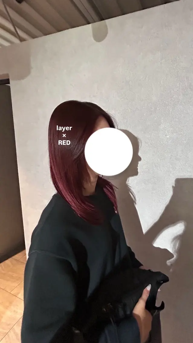 セミロング カラー ブリーチ ブリーチなしカラー レッドカラー レイヤーカット カット ヘアカラー Re:nk kotoneのヘアスタイル