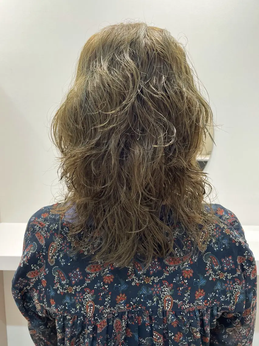 ミディアム パーマ 佐野 えり奈のヘアスタイル