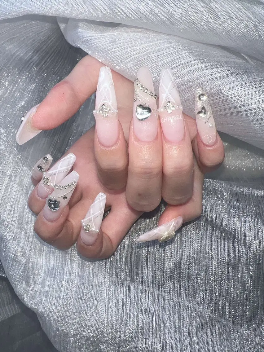 ネイル オーロラネイル チークネイル 長さ出し フットネイル フレンチネイル ハンドネイル Lee Nails チップ長さだし専門店のネイルデザイン