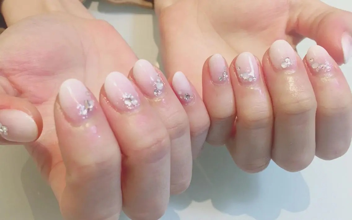 ネイル グラデーション ストーンネイル ハンドネイル ハンドケア 西日暮里駅徒歩1分/ NAIL106Gのネイルデザイン