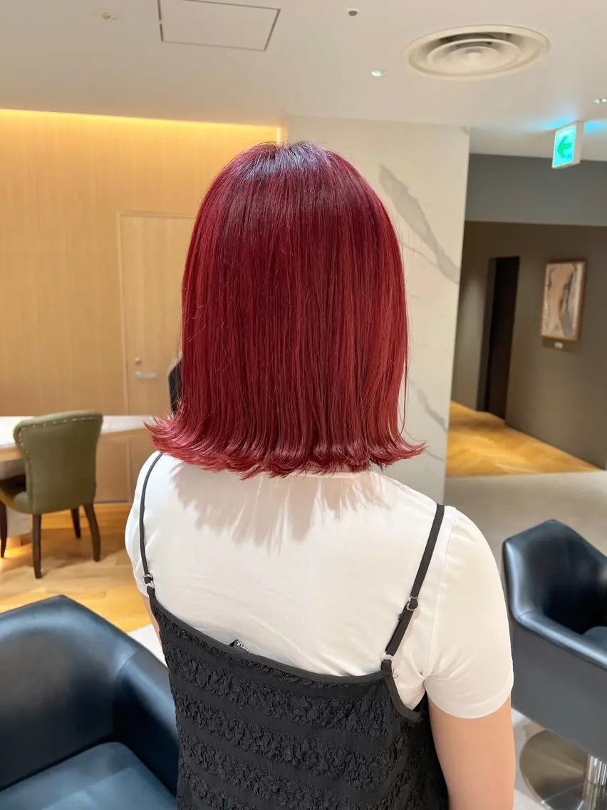 ミディアム カラー 切りっぱなしボブ ピンクカラー ボブ 海外レイヤー/ 梅田美容室のヘアスタイル