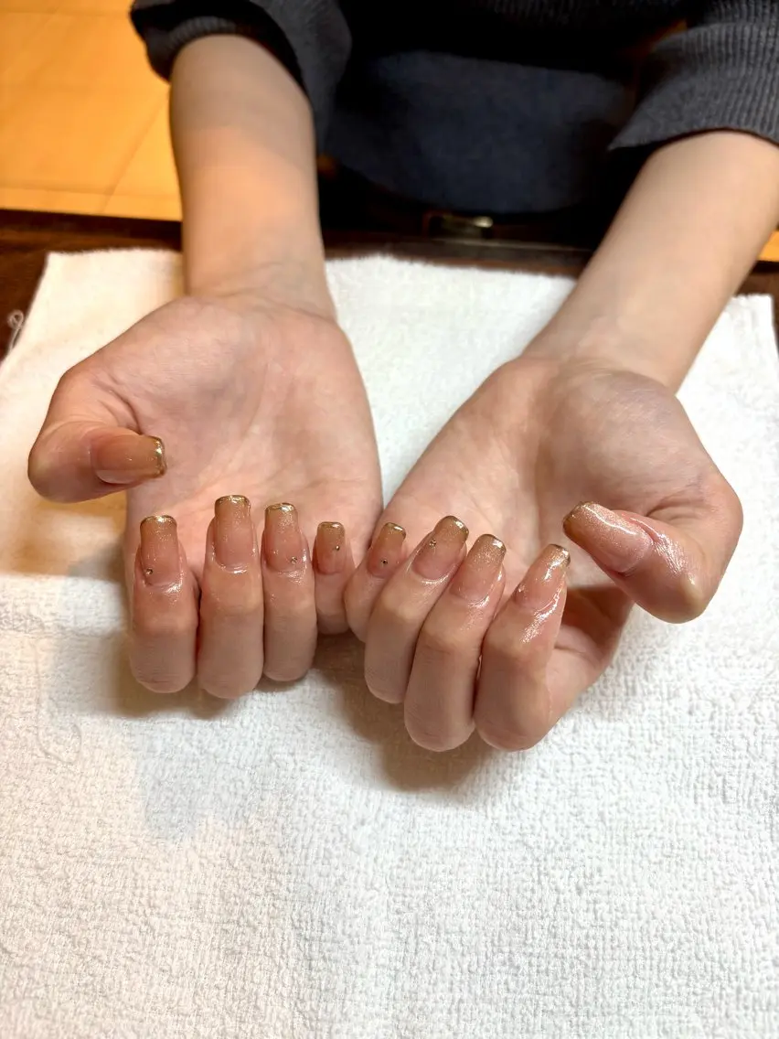 ネイル フレンチネイル マグネットネイル ミラーネイル ハンドネイル 菊池 菜月のヘアスタイル