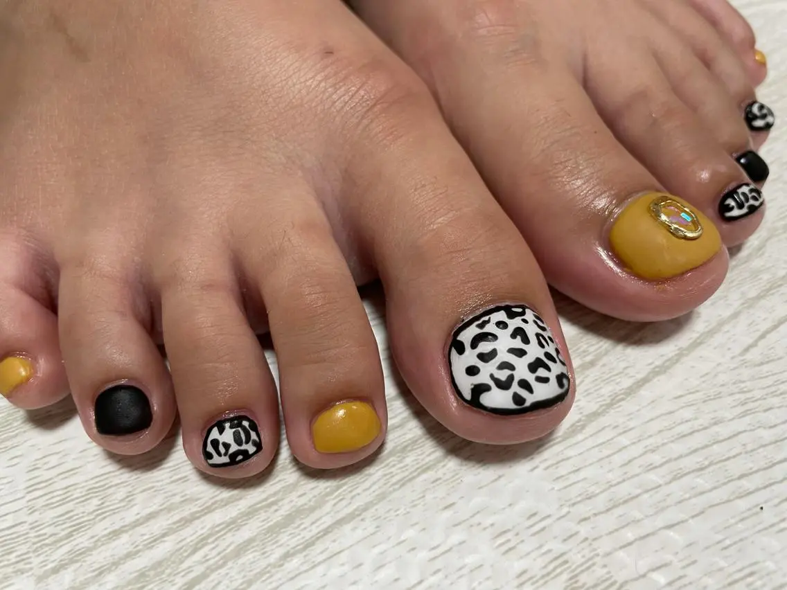ネイル アニマル柄 フットネイル マットネイル フットネイル Ulu Nail 🌱MOMOKAのネイルデザイン
