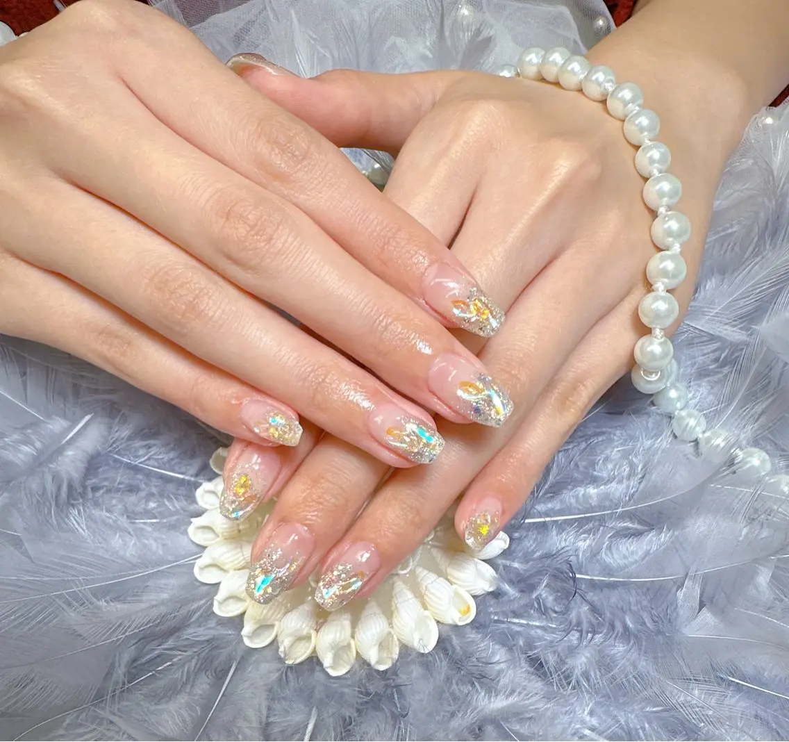 ネイル オーロラネイル グラデーション ラメ(グリッター) ラメグラデーション ストーンネイル ハンドネイル Pretty Nail Salonのネイルデザイン