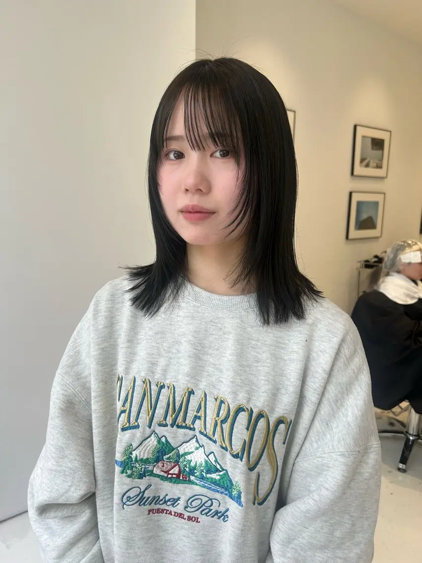 ミディアム カット ヘアカラー cono noughtのヘアスタイル