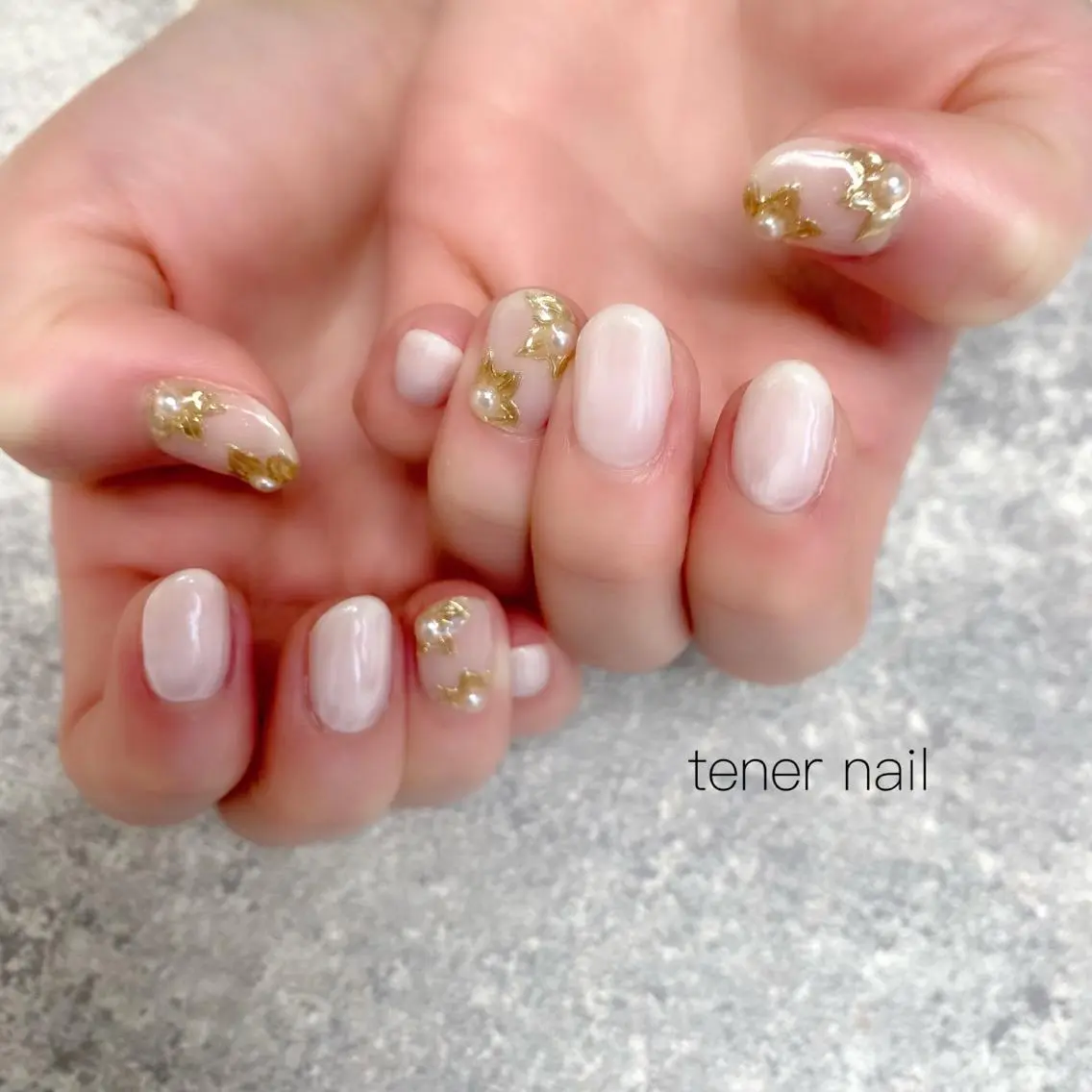 ネイル フラワーネイル ミラーネイル ニュアンスネイル ホワイト テネルネイル tener nailのネイルデザイン