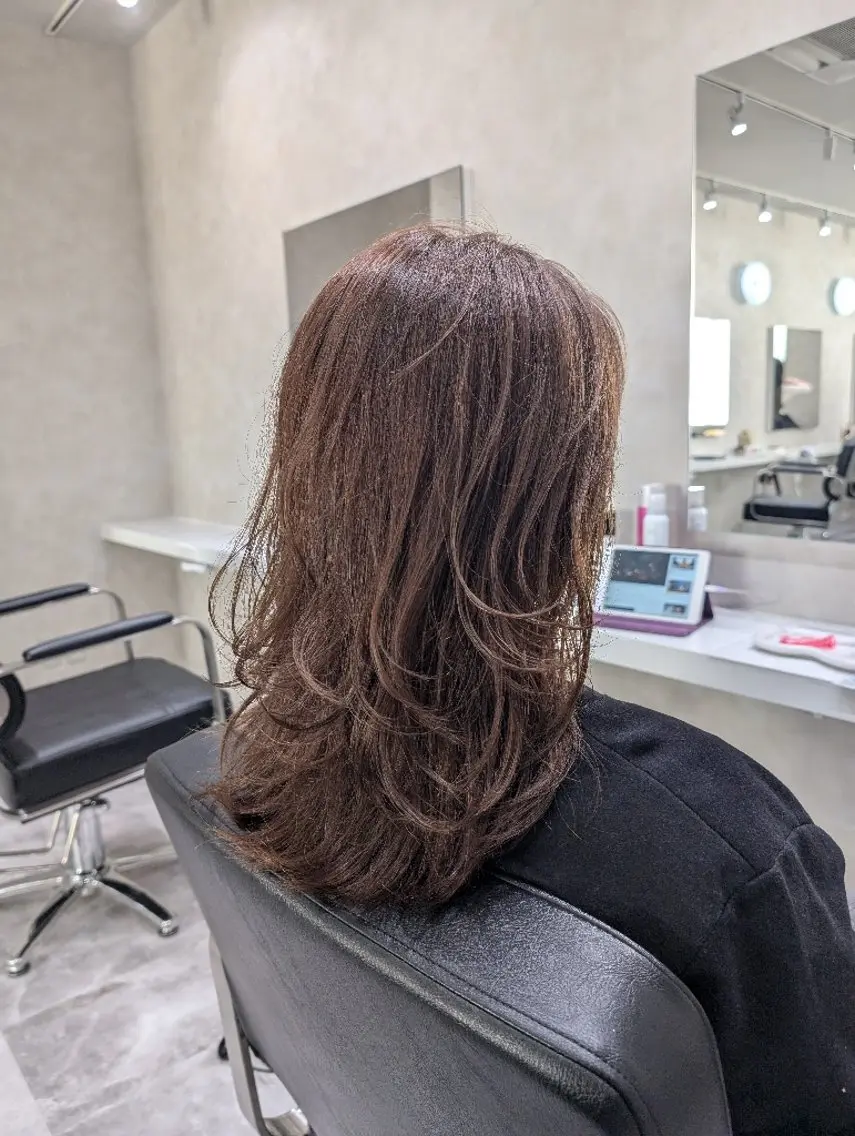 ロング カラー グレージュ 顔周りカット レイヤーカット ヘアカラー トリートメント 髪質改善/ 上村旺武のヘアスタイル