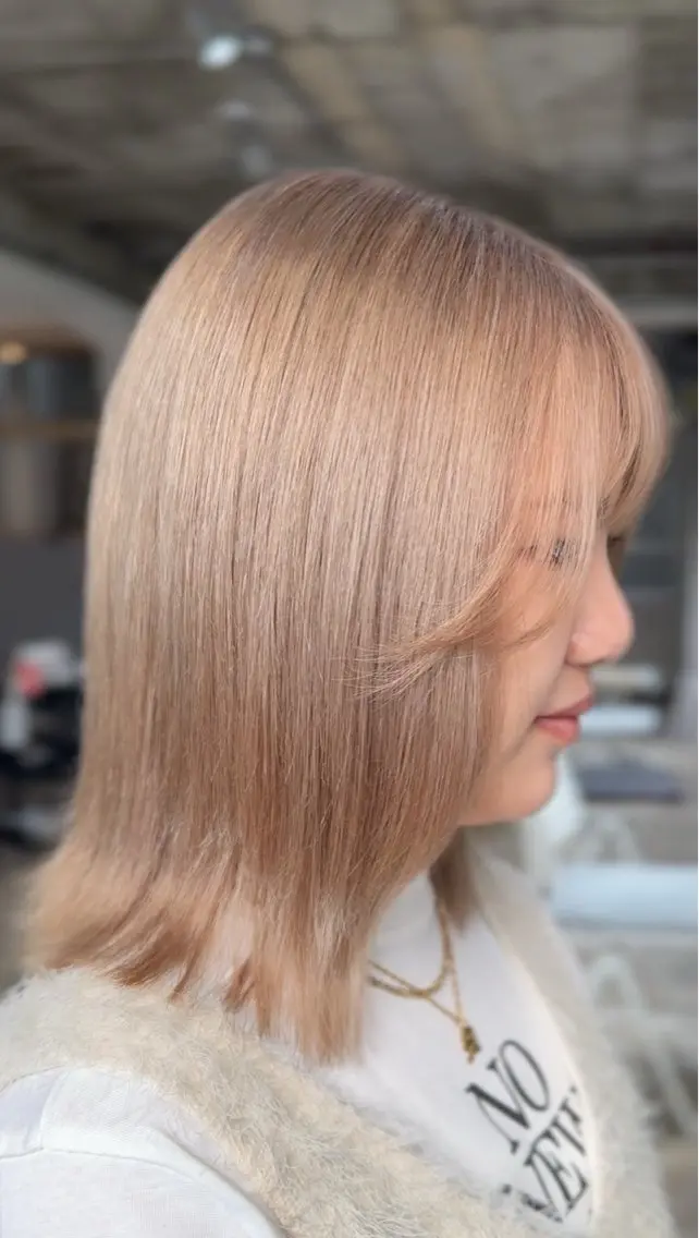 カラー ベージュカラー ブリーチ 夏見 柚羽のヘアスタイル