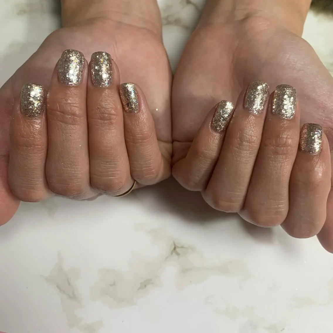 ネイル キラキラネイル ワンカラーネイル salon Hush Hushのネイルデザイン