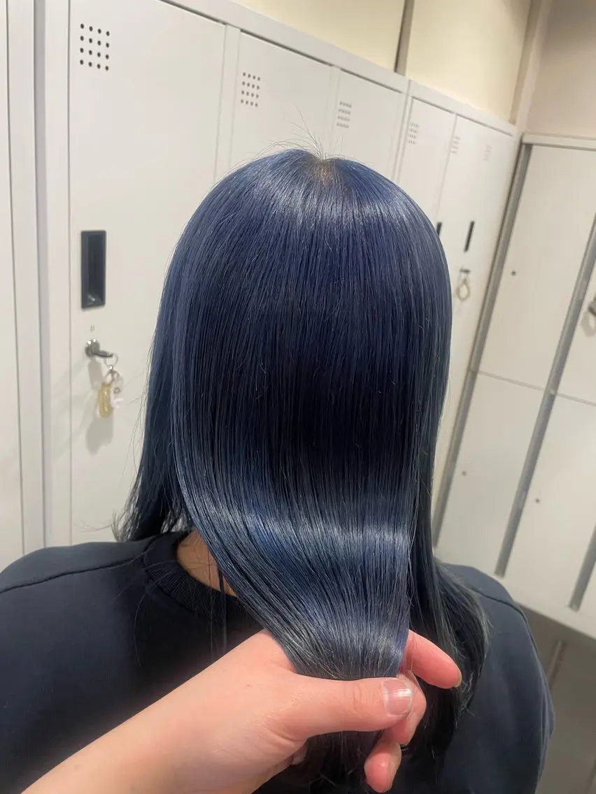 セミロング カラー ブリーチ ブルーカラー ケアブリーチ ハイトーンカラー トリートメント ヘアカラー トリートメント ハイトーン/レイヤー 似合わせ・ユキノのヘアスタイル