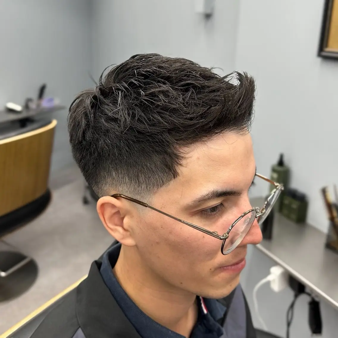 ショート メンズ メンズブリーチ センターパート フェードカット メンズパーマ スペインカール 柏/カラー/パーマ 浦口 夏生のヘアスタイル