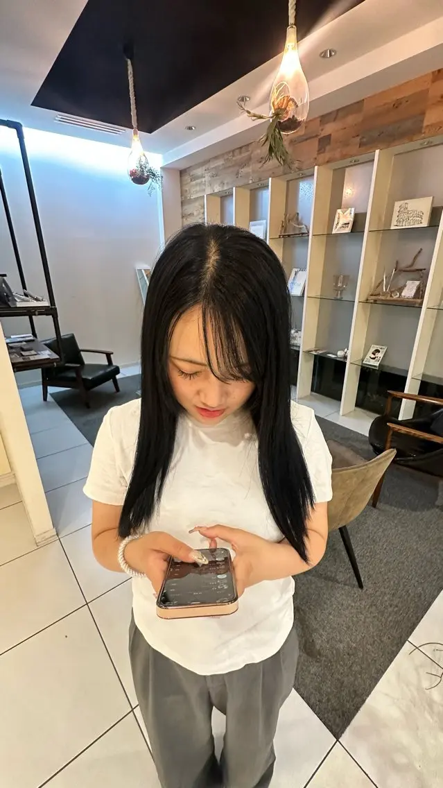 ロング カラー 黒髪 ブルーカラー ブルーブラック 透明感カラー ヘアカラー カラーモデル🍒/ 長久手/パーマモデルのヘアスタイル