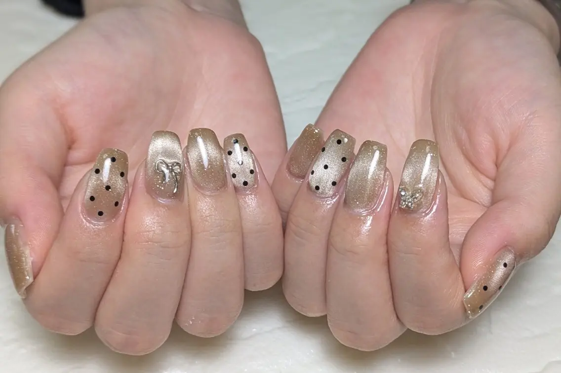 ネイル ドット マグネットネイル シンプルネイル ハンドネイル m&pPrivate nailsalonのネイルデザイン