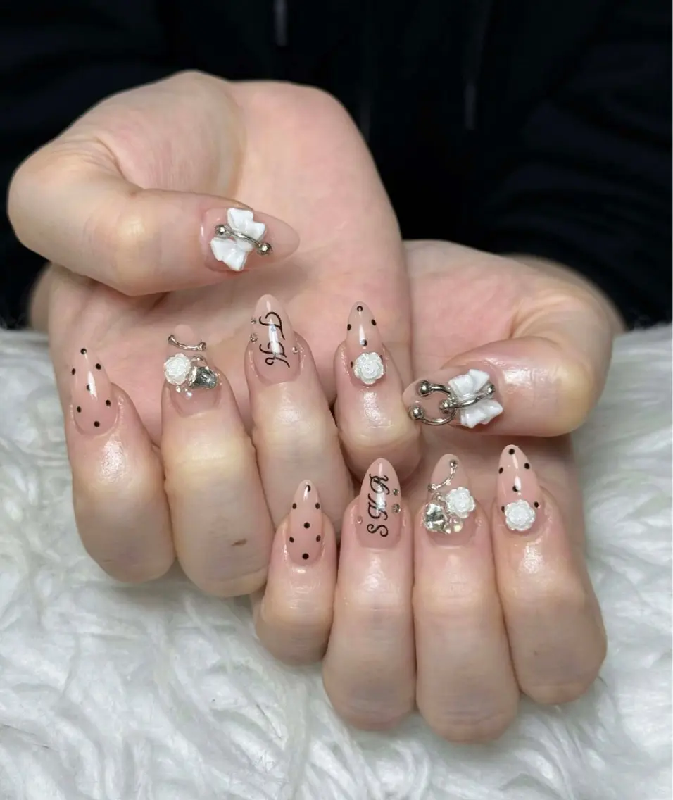 ネイル チークネイル ドット フレンチネイル グラデーション ハート ハンドネイル Julli NailStudioのネイルデザイン