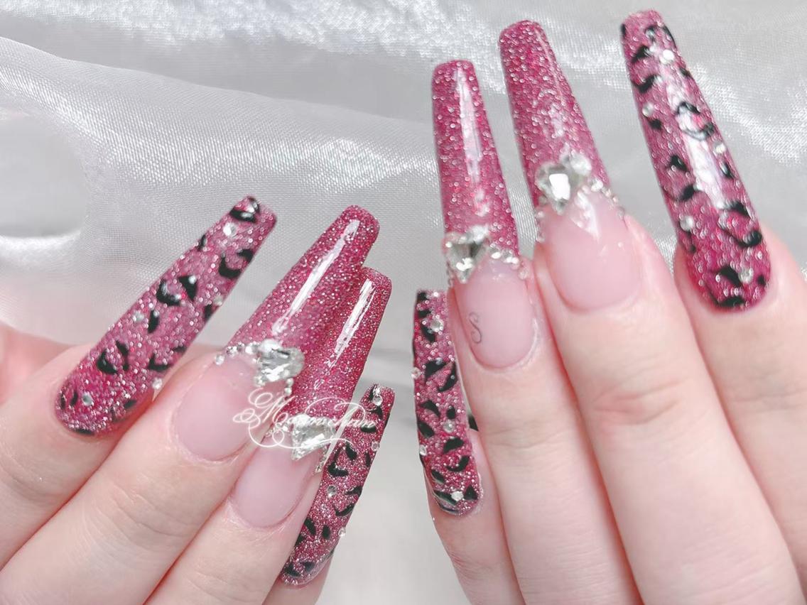 ネイル 長さ出し キラキラネイル 韓国ネイル ロングネイル マグネットネイル ハンドネイル ハンドケア Yuki🌸 nailのネイルデザイン