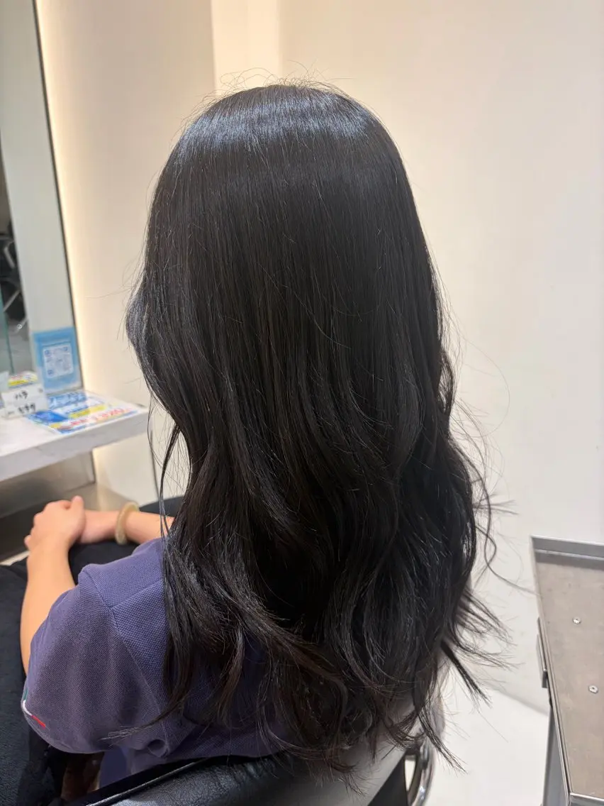 ロング カラー 黒髪 透明感カラー グレーブラック miiko🌼 大人ヘアのヘアスタイル
