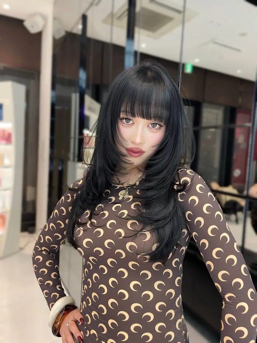 ロング カラー 黒髪 ハイレイヤー レイヤーカット 【韓国❤️海外ヘア】 AYAKAのヘアスタイル