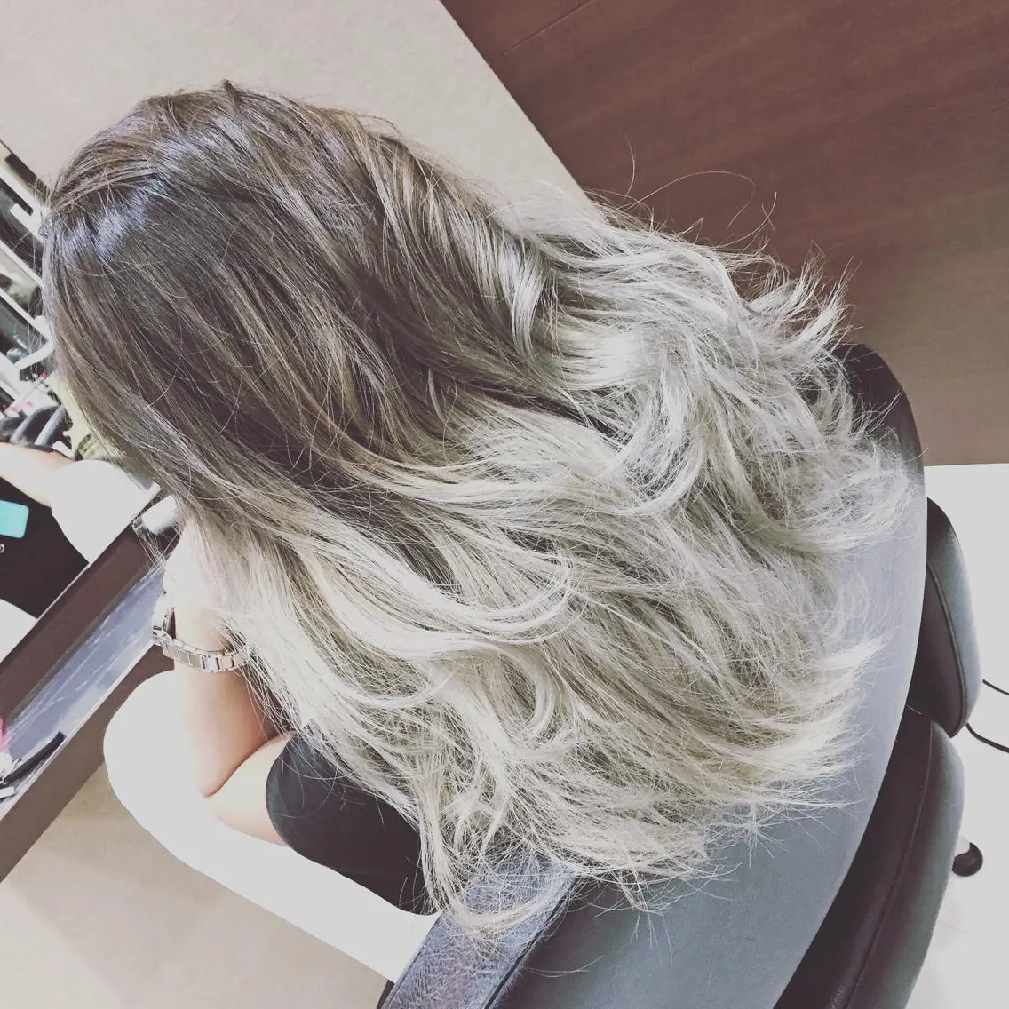 ロング カラー 浅川 実行のヘアスタイル
