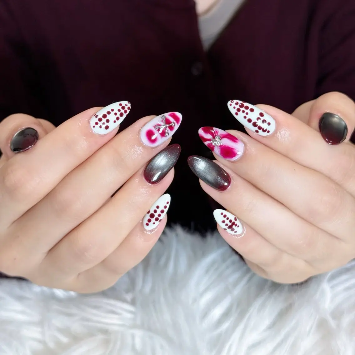 ネイル ボルドー ブラウン チークネイル ドット フットネイル Julli NailStudioのネイルデザイン