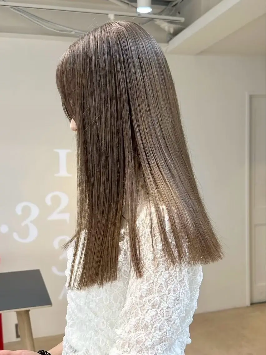 ロング カット ヘアカラー HIKARI ブリーチ/ハイトーンのヘアスタイル