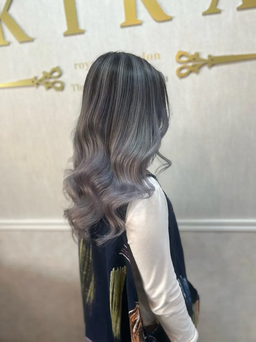 ロング カラー バレイヤージュ レイヤーカット 石井 綾乃のヘアスタイル