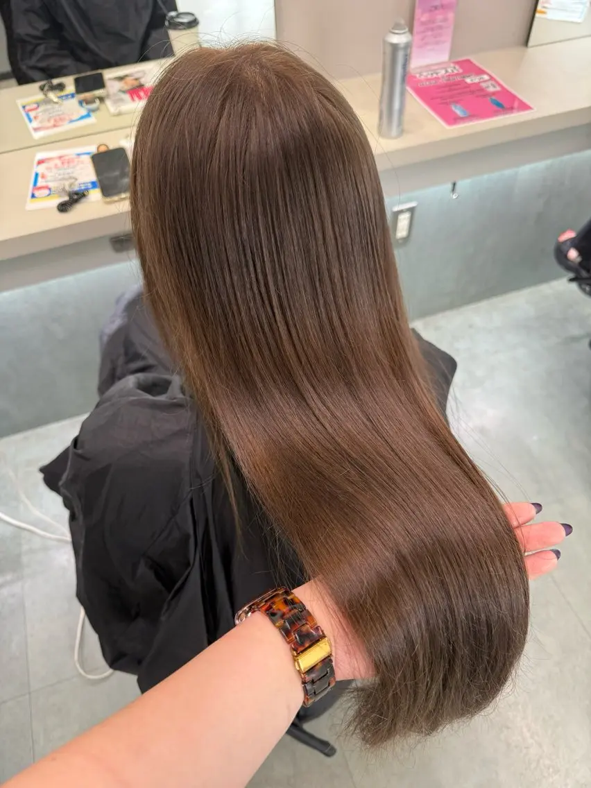 セミロング カラー ベージュカラー ブラウンカラー 透明感カラー くすみブラウン 韓国風カラー カット ヘアカラー もも/透明感/ 暖色カラー/韓国ヘアのヘアスタイル