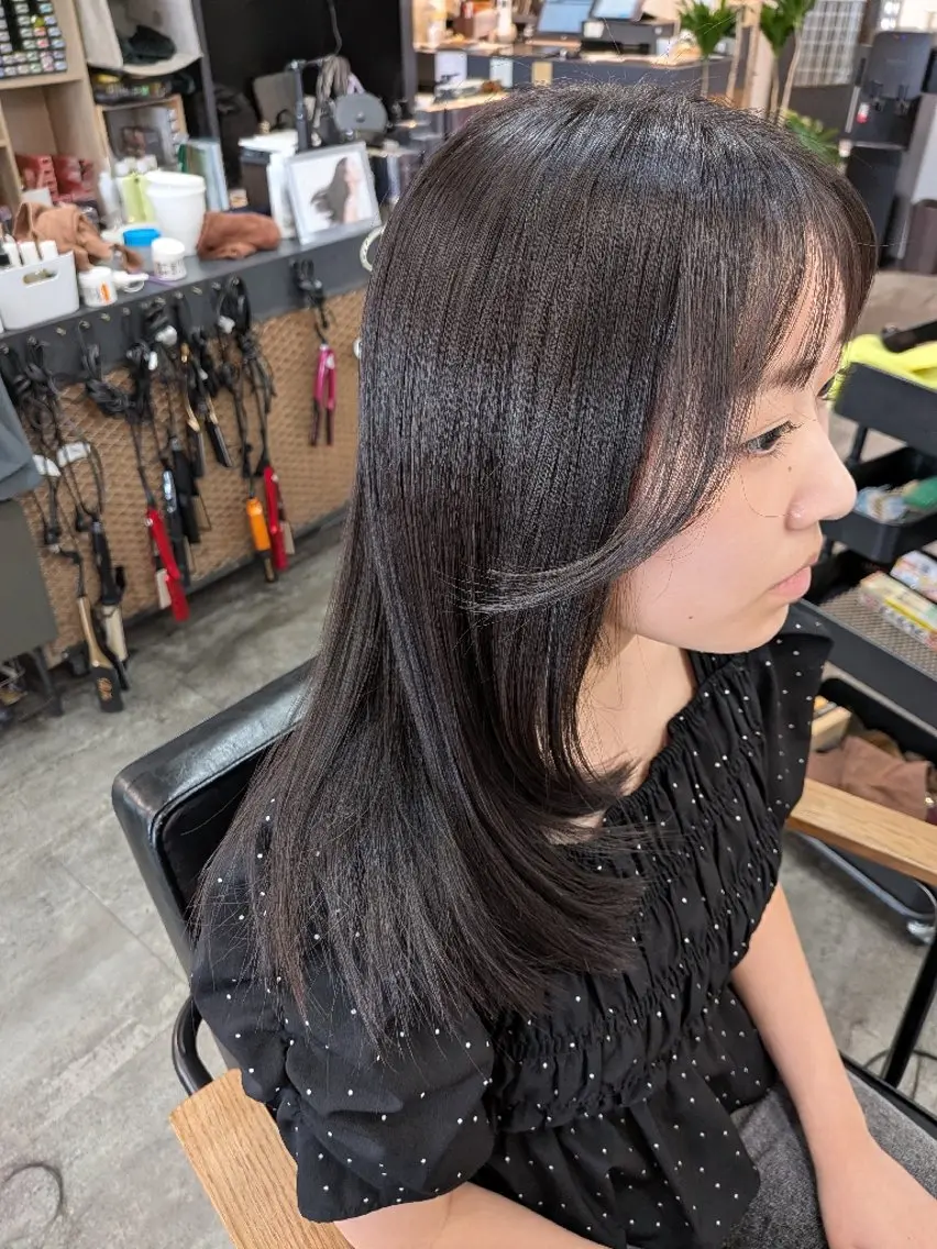 セミロング 顔まわりレイヤー 顔周りカット レイヤーカット ママ美容師👶 髪質改善✨️木村倫子のヘアスタイル