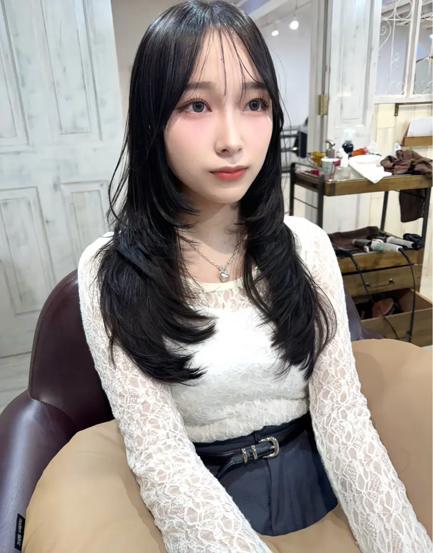ロング カラー ロングレイヤー 韓国風ヘア レイヤーカット ロング レイヤーカット、 大人可愛い　中村美羅のヘアスタイル