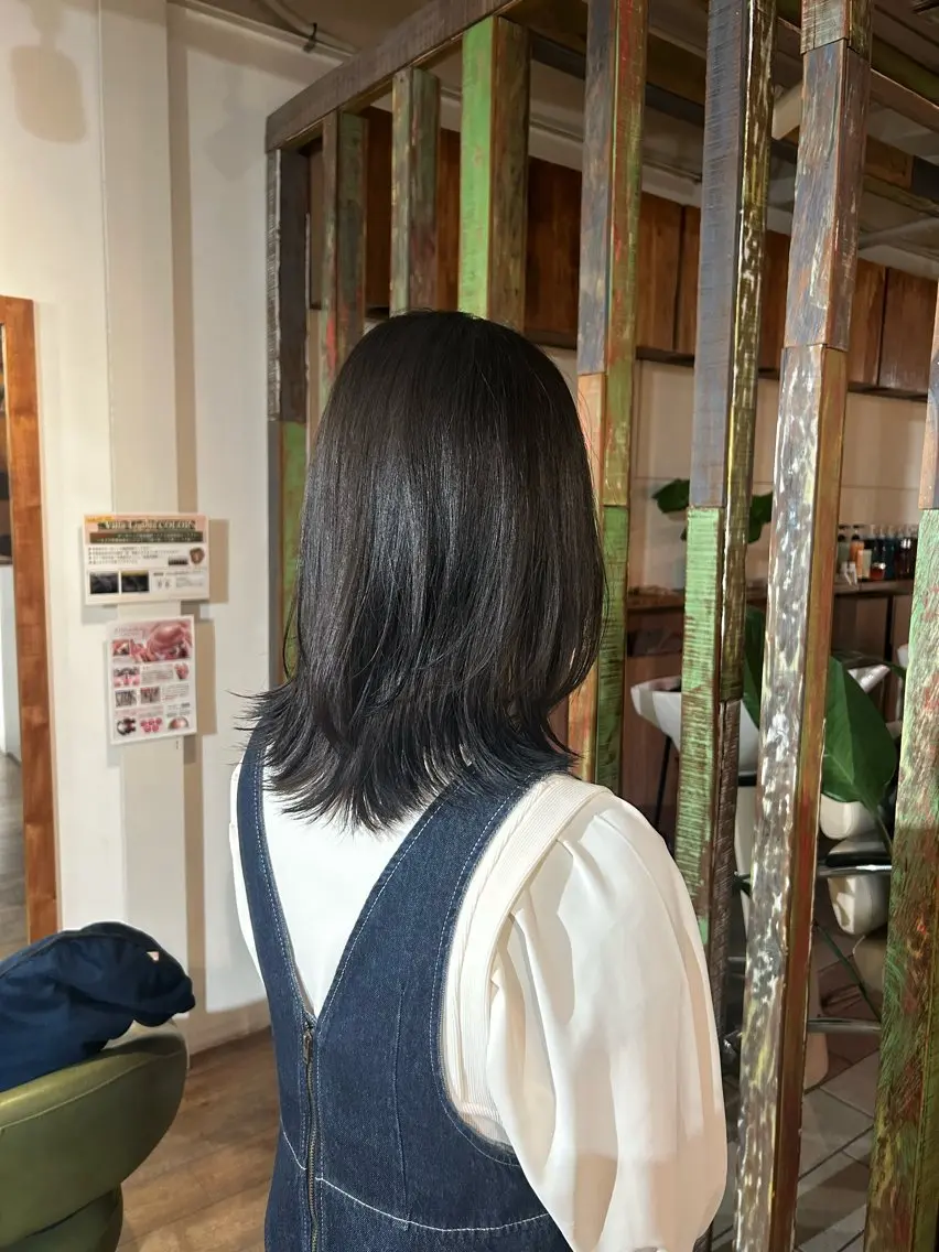 セミロング 白上 愛佳のヘアスタイル