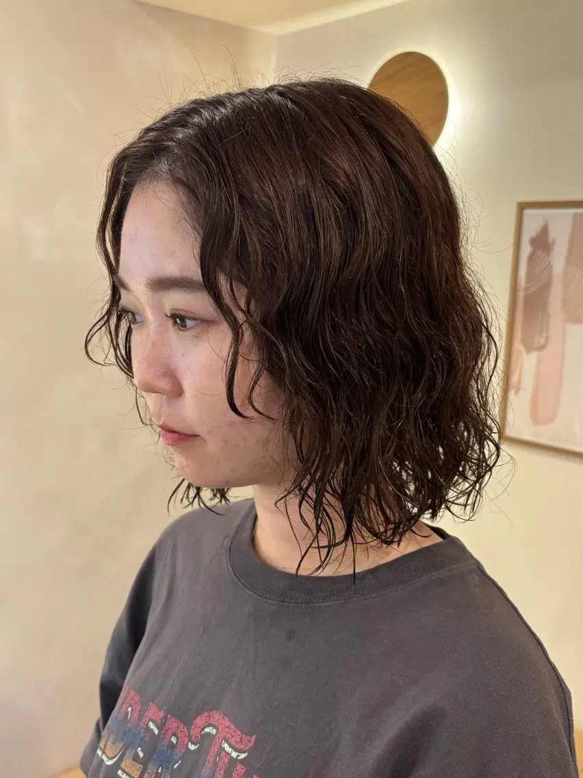ミディアム パーマ ミディアムパーマ ボブ カット パーマ シンバヒナノ/パーマ レイヤー/髪質改善のヘアスタイル