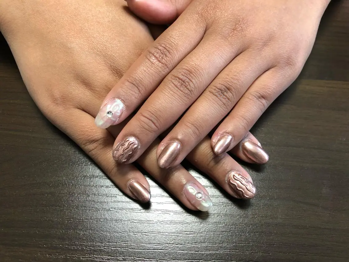 ネイル オーロラネイル ミラーネイル ぷっくりネイル M&Y nailsalonのネイルデザイン