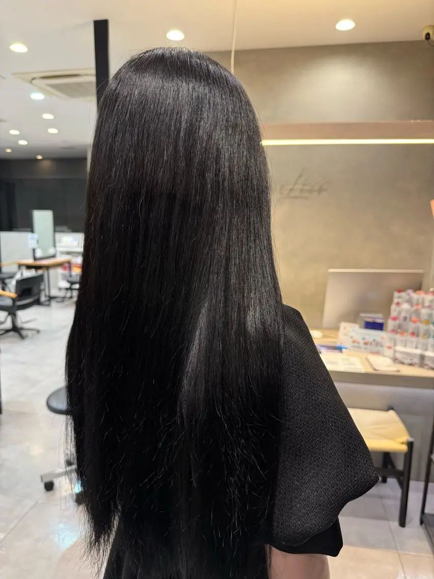 ロング カラー 黒髪 透明感カラー ナチュラルブラック ヘアカラー トリートメント 大崎 友莉のヘアスタイル