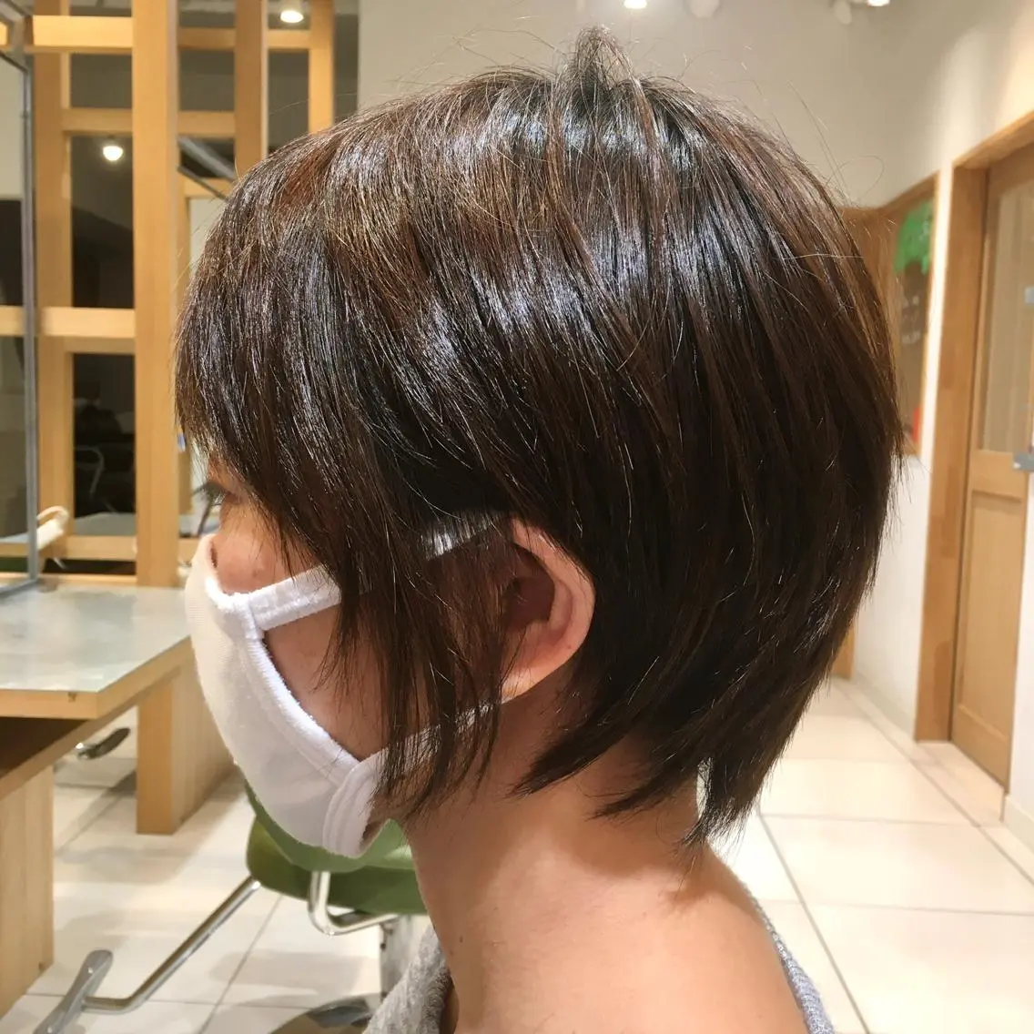 ショート ショートヘア ハイライトカラー レイヤーカットのヘアスタイル