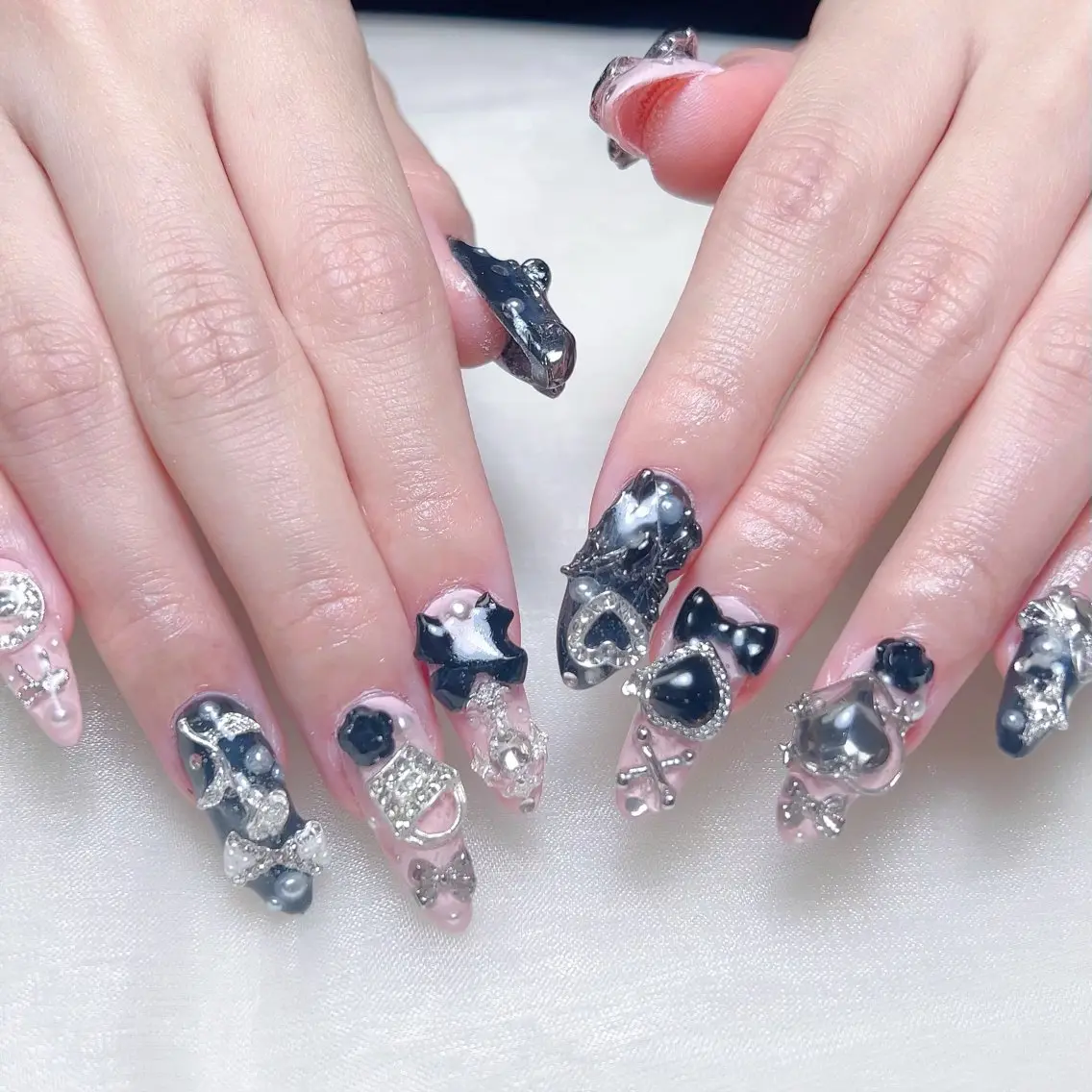 メンズ ネイル メンズ韓国風 アートネイル オーロラネイル ガーリー キラキラネイル ハンドネイル Nail salon 木にいるのネイルデザイン
