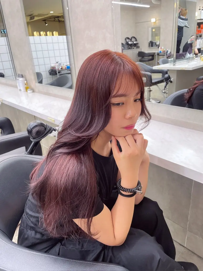 セミロング カラー 抜け感レイヤー︴ ニュアンスカラーのヘアスタイル