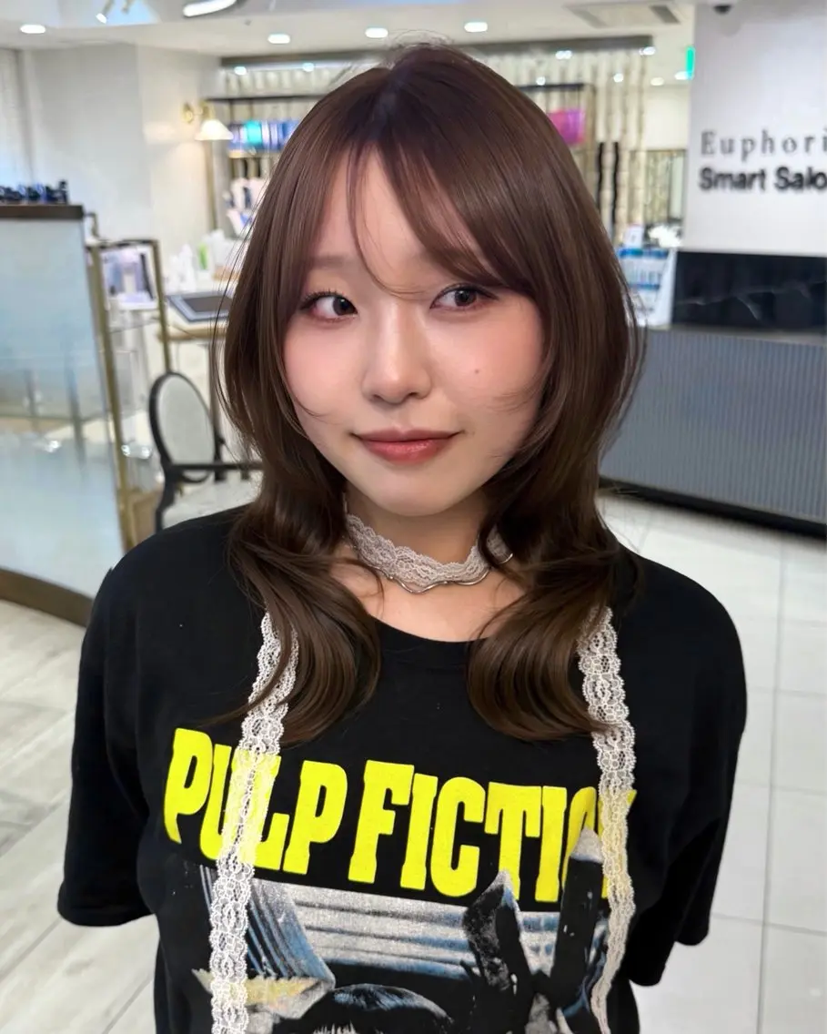 ミディアム 顔まわりレイヤー 顔周りカット レイヤーカット ヘアカラー トリートメント レイヤー×透明感🌀 カナ 銀座のヘアスタイル